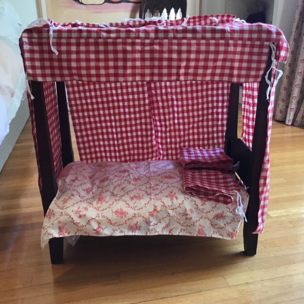 American Girl Doll bed great condition